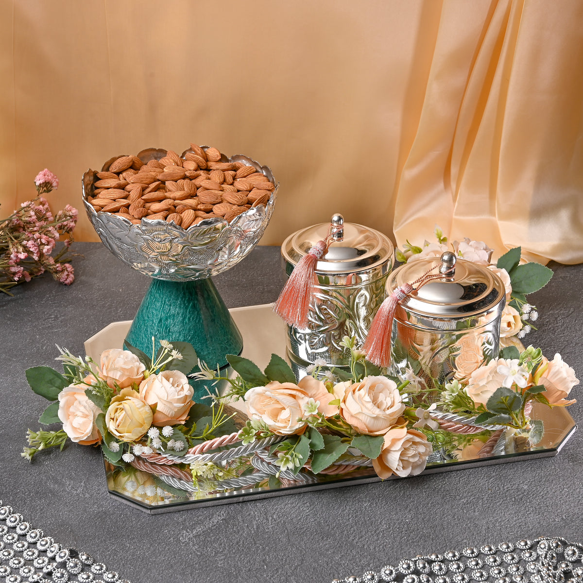 Corporate gift hampers prepared by Myraa