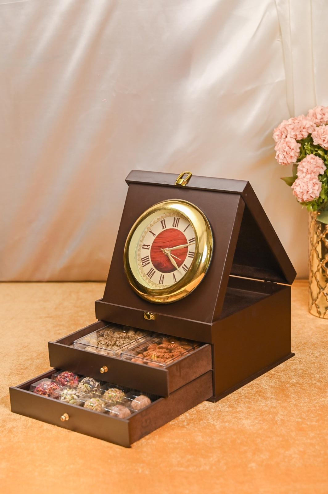 TIMELESS FESTIVE TREASURE