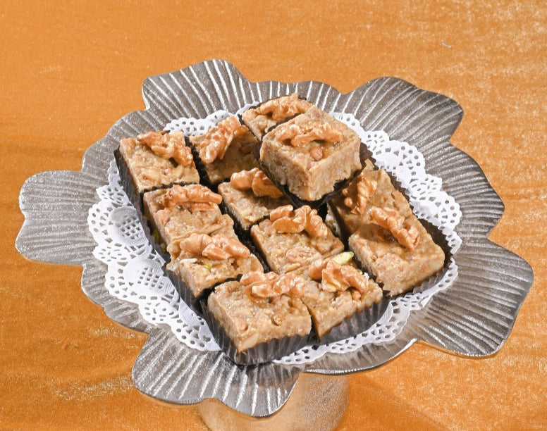 WALNUT LAUNJ